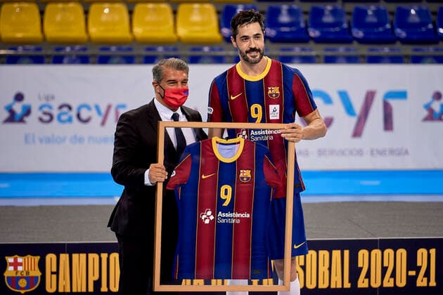 May 29, 2021, Barcelona, Spain: Tribute to Raul Entrerrios of FC Barcelona, Barca during the league ceremeny award after the Liga Asobal match between FC Barcelona and Frigorificos Morrazo at Palau Blaugrana in Barcelona, Spain. Barcelona Spain - ZUMAd159 20210529_zia_d159_024 Copyright: xGerardxFrancox