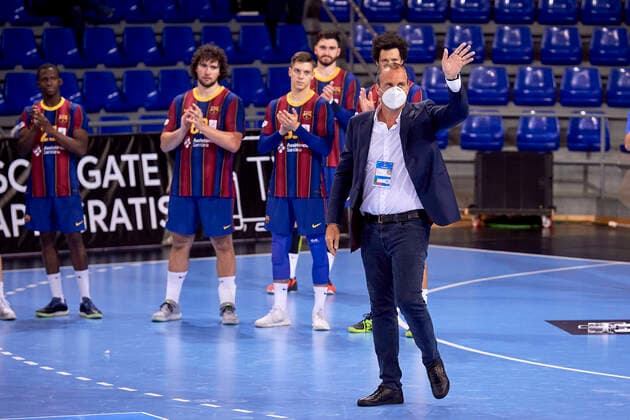 May 29, 2021, Barcelona, Spain: Tribute David Barrufet of FC Barcelona, Barca during the league ceremeny award after the Liga Asobal match between FC Barcelona and Frigorificos Morrazo at Palau Blaugrana in Barcelona, Spain. Barcelona Spain - ZUMAd159 20210529_zia_d159_032 Copyright: xGerardxFrancox