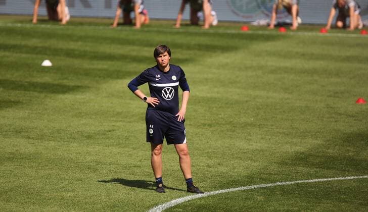 29 05 2021, xcex, GER, Koeln, RheinEnergie Stadion, Fussball, Frauenfussball, Flyeralarm Frauen Bundesliga, DFB Pokal Frauen Saison 2020 2021, Finale, VfL, Abschlusstraining VfL Wolfsburg Frauen, Co Trainerin Ariane Hingst VfL DFL regulations prohibit any use of photographs as image sequences and or quasi video