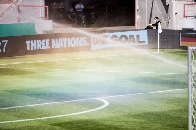 DFB Pokal Final Womens Final Training, VfL Wolfsburg 29 05 2021 A rainbow on the field thanks to the running sprinklers DFB Pokal Final Womens Final Training, VfL Wolfsburg, Cologne, Rheinenergiestadion DFB REGULATIONS PROHIBIT ANY USE OF PHOTOGRAPHS AS IMAGE SEQUENCES AND OR QUASI VIDEO Copyright: xBEAUTIFULxSPORTS Wunderlx