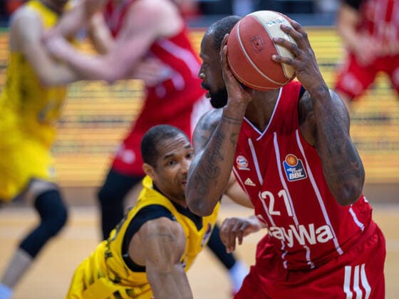 Jamel McLean MHP Riesen Ludwigsburg, 07 , James Gist FC Bayern, 21 , MHP Riesen Ludwigsburg vs FC Bayern Basketball, Basketball, Bundesliga, Playoffs, Semifinals, Game 1, easycredit BBL, 29 05 2021, MHP Riesen Ludwigsburg vs FC Bayern Basketball, Basketball, Bundesliga, Playoffs, Semifinals, Game 1, easycredit BBL, 29 05 2021 Ludwigsburg Copyright: xEibner-Pressefoto SaschaxWaltherx EP_EER