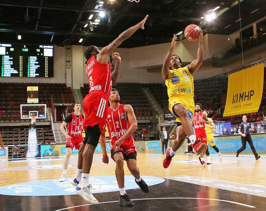 29 05 2021, Germany, Ludwigsburg, Basketball easyCredit BBL Bundesliga, Play off Semi Final, Game 1 MHP RIESEN Ludwigsburg vs FC Bayern Munich Basketball v l Jalen Reynolds FCB , JR Barry Brown MHP