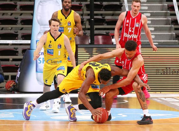 29 05 2021, Germany, Ludwigsburg, Basketball easyCredit BBL Bundesliga, Play off Semi Final, Game 1 MHP RIESEN Ludwigsburg vs FC Bayern Munich Basketball v l Yorman Polas Bartolo MHP , Wade Baldwin FCB