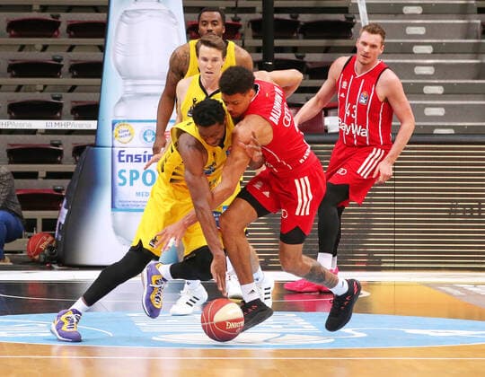 29 05 2021, Germany, Ludwigsburg, Basketball easyCredit BBL Bundesliga, Play off Semi Final, Game 1 MHP RIESEN Ludwigsburg vs FC Bayern Munich Basketball v l Yorman Polas Bartolo MHP , Wade Baldwin FCB