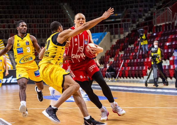 Robin Amaize Bayern Muenchen 15 Tremmell Darden MHP RIESEN Ludwigsburg 21 Jaleen Smith MHP RIESEN Ludwigsburg 3 1 Basketball Bundesliga easyCredit BBL MHP RIESEN Ludwigsburg Bayern Muenchen on 29 05 2021 in Ludwigsburg MHPArena , Baden Wuerttemberg, Germany Ludwigsburg 29 05 21 Basketball , 29 05 2021, Ludwigsburg Germany xpxsdx