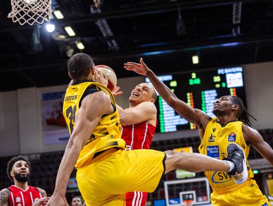 Robin Amaize Bayern Muenchen 15 Tremmell Darden MHP RIESEN Ludwigsburg 21 Jaleen Smith MHP RIESEN Ludwigsburg 3 1 Basketball Bundesliga easyCredit BBL MHP RIESEN Ludwigsburg Bayern Muenchen on 29 05 2021 in Ludwigsburg MHPArena , Baden Wuerttemberg, Germany Ludwigsburg 29 05 21 Basketball , 29 05 2021, Ludwigsburg Germany xpxsdx