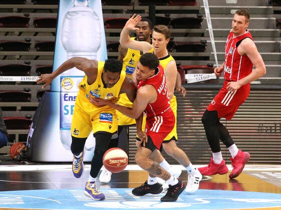 29 05 2021, Germany, Ludwigsburg, Basketball easyCredit BBL Bundesliga, Play off Semi Final, Game 1 MHP RIESEN Ludwigsburg vs FC Bayern Munich Basketball v l Yorman Polas Bartolo MHP , Wade Baldwin FCB