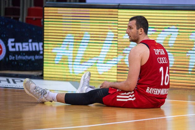 On the ground Paul Zipser FC Bayern, 16 , MHP Riesen Ludwigsburg vs FC Bayern Basketball, Basketball, Bundesliga, Playoffs, Semifinals, Game 1, easycredit BBL, 29 05 2021, MHP Riesen Ludwigsburg vs FC Bayern Basketball, Basketball, Bundesliga, Playoffs, Semifinals, Game 1, easycredit BBL, 29 05 2021 Ludwigsburg Copyright: xEibner-Pressefoto SaschaxWaltherx EP_EER