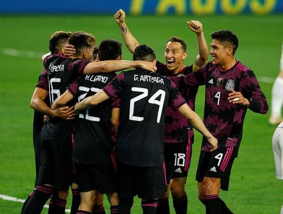 Team Mexico celebrates as Irving Lozano (22) scores the second of two goals during the second half of a MexTour soccer match between Mexico and Iceland at AT&T Stadium in Arlington, Texas USA 29 May 2021. Mexico vs Iceland !ACHTUNG: NUR REDAKTIONELLE NUTZUNG!  Copyright: xRalphxLauerx AME1940 20210530-637579499202428340