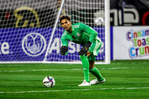 ARLINGTON, TX - MAY 29: Mexico goalkeeper Alfredo Talavera (1) tosses the soccer ball into play during the game between Mexico and Iceland on May 29, 2021 at AT&T Stadium in Arlington, Texas. (Photo by Matthew Pearce Icon Sportswire) SOCCER: MAY 29 Mexico v Iceland Icon169210529576