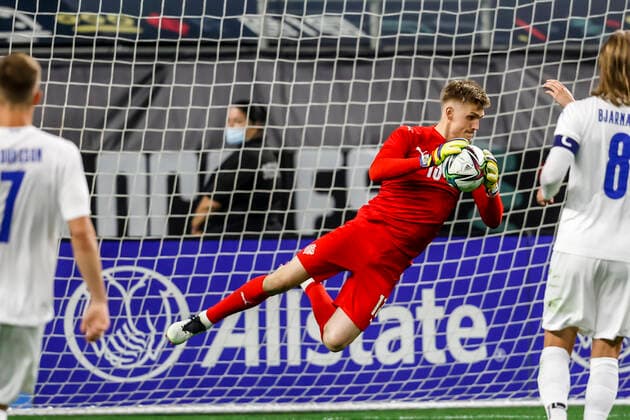 ARLINGTON, TX - MAY 29: Iceland goalkeeper Runar Alex Runarsson (13) makes a save during the game between Mexico and Iceland on May 29, 2021 at AT&T Stadium in Arlington, Texas. (Photo by Matthew Pearce Icon Sportswire) SOCCER: MAY 29 Mexico v Iceland Icon1692105292201