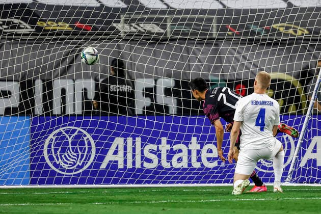 ARLINGTON, TX - MAY 29: Mexico mid-fielder Uriel Antuna (27) heads the ball into the net for a goal during the game between Mexico and Iceland on May 29, 2021 at AT&T Stadium in Arlington, Texas. (Photo by Matthew Pearce Icon Sportswire) SOCCER: MAY 29 Mexico v Iceland Icon1692105292474