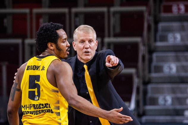 Shaking party at the end of the game John Patrick Headcoach MHP RIESEN Ludwigsburg Barry Brown Jr MHP RIESEN Ludwigsburg 5 1 Basketball Bundesliga easyCredit BBL MHP RIESEN Ludwigsburg Bayern Muenchen on 29 05 2021 in Ludwigsburg MHPArena , Baden Wuerttemberg, Germany Ludwigsburg 29 05 21 Basketball , 29 05 2021, Ludwigsburg Germany xpxsdx