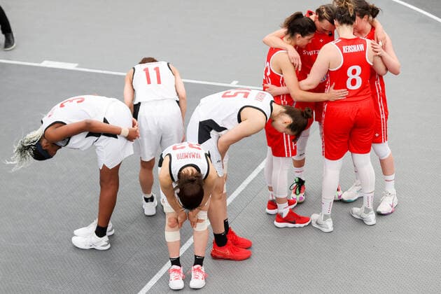 Sport Themen der Woche KW21 Sport Bilder des Tages BASKETBALL - FIBA 3x3 Olympic Qualifying GRAZ,AUSTRIA,30.MAY.21 - BASKETBALL - FIBA 3x3 Olympic Qualifying, quarterfinal, women, JPN vs SUI. Image shows the rejoicing of JPN and the disappointment of SUI.  GEPAxpictures xChristianxWalgram