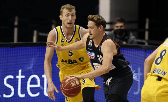 Niels Giffey, Patrick Heckmann action game scene duel sports basketball play off semifinal BBL Bundesliga men season 2020 2021 30 05 2021 ALBA Berlin vs ratiopharm Ulm