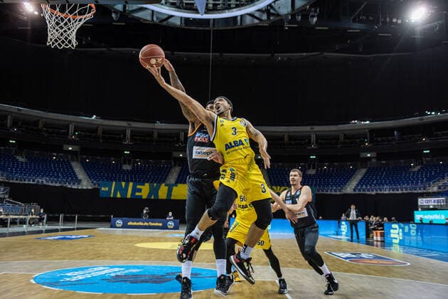 Basketball Berlin 30 05 2021 1 Bundesliga easyCredit BBL Season 2020 2021 Playoffs Semifinals Game 1 Alba Berlin ratiopharm Ulm Peyton Siva Alba Berlin, No 03 Cameron Clark Ulm, No 03