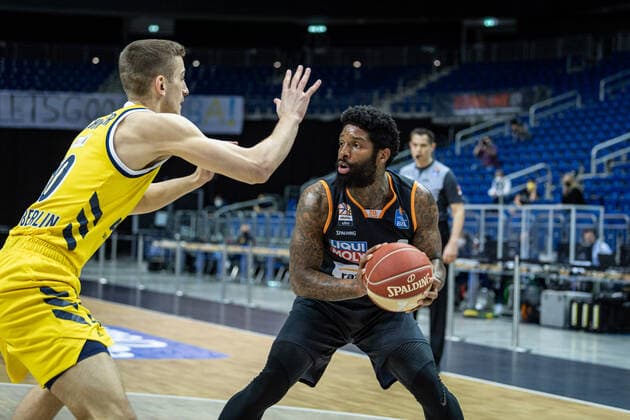 Basketball Berlin 30 05 2021 1 Bundesliga easyCredit BBL Season 2020 2021 Playoffs Semifinals Game 1 Alba Berlin ratiopharm Ulm Cameron Clark Ulm, No 03 Tim Schneider Alba Berlin, No 10