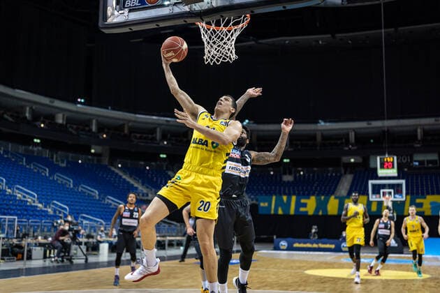 Basketball Berlin 30 05 2021 1 Bundesliga easyCredit BBL Season 2020 2021 Playoffs Semifinals Game 1 Alba Berlin ratiopharm Ulm Simone Fontecchio Alba Berlin, No 20 Cameron Clark Ulm, No 03