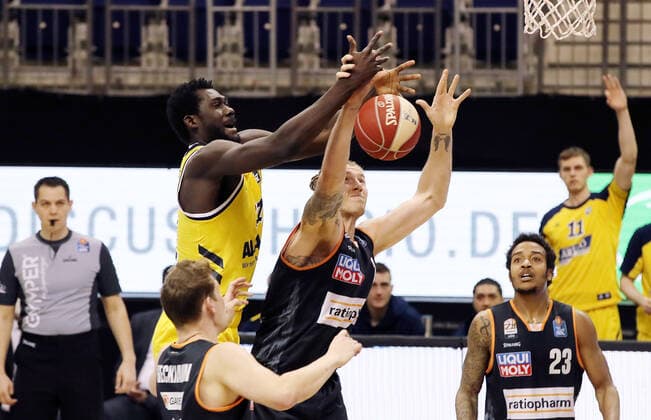 Jean Marc Christ Koumadje, Dylan Osetkowski Action Game Scene Duel Sports Basketball Play Off Semi Final BBL Bundesliga Men Season 2020 2021 30 05 2021 ALBA Berlin vs ratiopharm Ulm