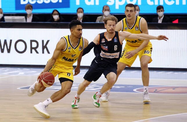 Maodo Lo, Per Günther, Tim Schneider Action Game Scene Duel Sports Basketball Play Off Semi Final BBL Bundesliga Men Season 2020 2021 30 05 2021 ALBA Berlin vs ratiopharm Ulm