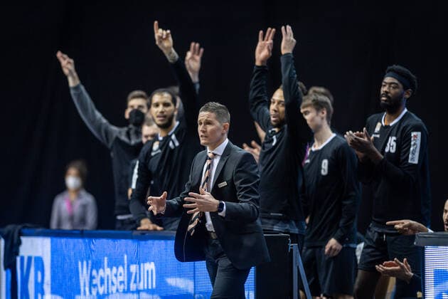 Basketball Berlin 30 05 2021 1 Bundesliga easyCredit BBL season 2020 2021 playoffs semifinals game 1 Alba Berlin ratiopharm Ulm Jaka Lakovic Ulm, coach cheering