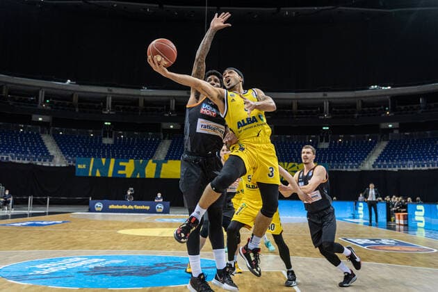 Basketball Berlin 30 05 2021 1 Bundesliga easyCredit BBL Season 2020 2021 Playoffs Semifinals Game 1 Alba Berlin ratiopharm Ulm Peyton Siva Alba Berlin, No 03 Cameron Clark Ulm, No 03