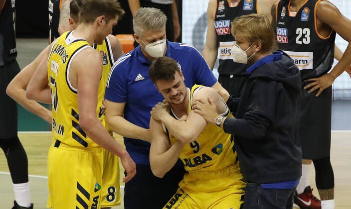 Jonas Mattissek injured right shoulder Injury Sports Basketball Play Off Semi Final BBL Bundesliga Men Season 2020 2021 30 05 2021 ALBA Berlin vs ratiopharm Ulm