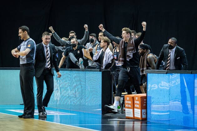 Basketball Berlin 30 05 2021 1 Bundesliga easyCredit BBL season 2020 2021 playoffs semifinals game 1 Alba Berlin ratiopharm Ulm jubilation Ulm after the victory Patrick Heckmann Ulm, No 33 and others.