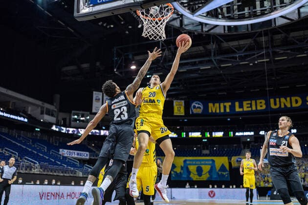 Basketball Berlin 30 05 2021 1 Bundesliga easyCredit BBL Season 2020 2021 Playoffs Semifinals Game 1 Alba Berlin ratiopharm Ulm Simone Fontecchio Alba Berlin, No 20 Troy Caupain Ulm, No 23