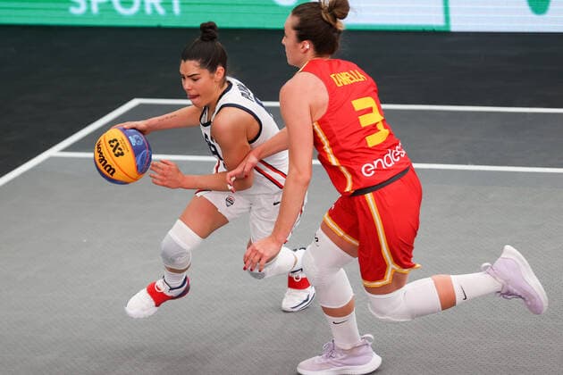BASKETBALL - FIBA 3x3 Olympic Qualifying GRAZ,AUSTRIA,30.MAY.21 - BASKETBALL - FIBA 3x3 Olympic Qualifying, semifinal, women, USA vs ESP. Image shows Kelsey Plum (USA) and Marta Canella (ESP).  GEPAxpictures xChristianxWalgram