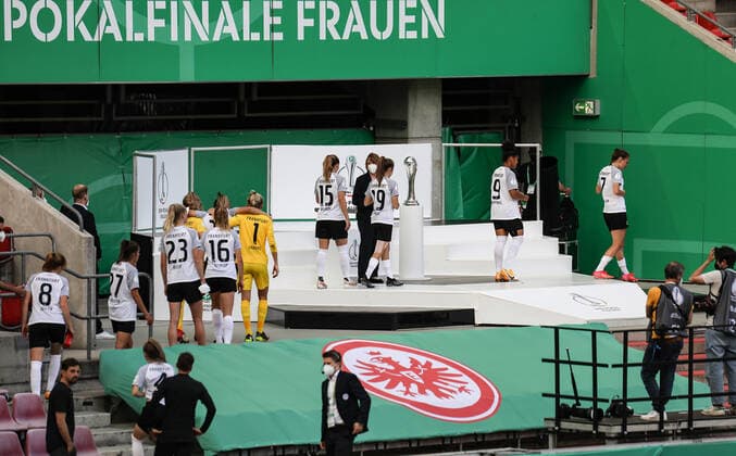 30 05 2021, xmkx, football DFB Pokal final women, Eintracht Frankfurt VfL Wolfsburg emspor, v l Cara Boesl Eintracht Frankfurt women , Tanja Pawollek Eintracht Frankfurt women , Merle Frohms Eintracht Frankfurt women , Sandrine Mauron Eintracht Frankfurt women , Theresa Panfil Eintracht Frankfurt Women , Shekiera Martinez Eintracht Frankfurt Women disappointed, disappointed looking, dissapointed DFL DFB REGULATES PROHIBIT ANY USE OF PHOTOGRAPHS as IMAGE SEQUENCES and or QUASI VIDEO Koeln