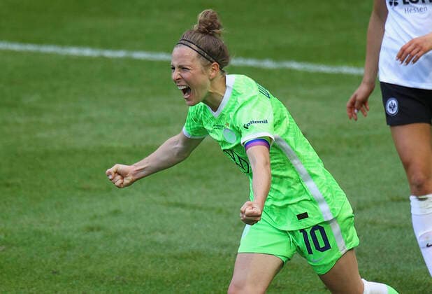 30 05 2021, xdcx, Football Women DFB Cup Final 2021 in Cologne, Eintracht Frankfurt VfL Wolfsburg, Rhein Energie Stadion, v l , Svenja Huth VfL Wolfsburg cheers about the cup victory DFL DFB REGULATES PROHIBIT ANY USE OF PHOTOGRAPHS AS IMAGE SEQUENCES AND OR QUASI VIDEO Copyright: HMBxMedia Claus
