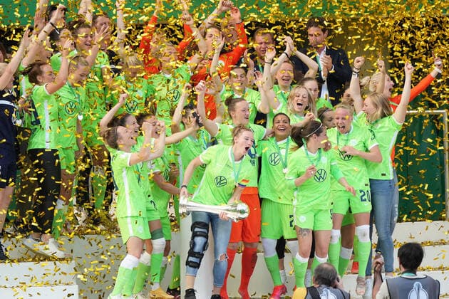 GER, DFB Pokal, 1 FFBL Eintracht Frankfurt vs VfL Wolfsburg 30 05 2021, Rheinenergie Stadion, Koeln, GER, DFB Pokal, 1 FFBL Eintracht Frankfurt vs VfL Wolfsburg, in picture award ceremony Wolfsburg nordphotoxGmBHx xMeuter nph00351