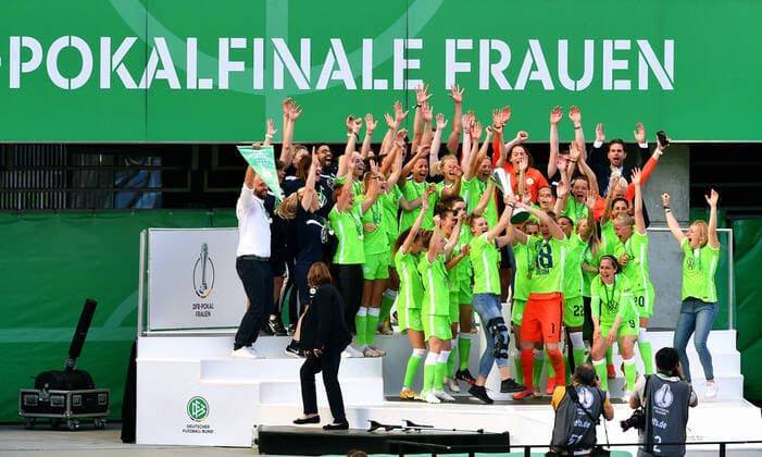 Football, Women, Germany, DFB Pokal Final, Season 2020 2021, Rhein Energie Stadion Cologne Eintracht Frankfurt white VfL Wolfsburg green 0 1 Jubel VfL Wolfsburg bei der Siegerehrung Jubel, Freude, Aktion DFB regulations prohibit any use of photographs as image sequences and or quasi video EDITORIAL USE ONLY