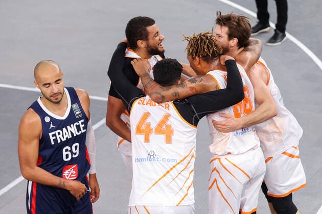 Sport Bilder des Tages BASKETBALL - FIBA 3x3 Olympic Qualifying GRAZ,AUSTRIA,30.MAY.21 - BASKETBALL - FIBA 3x3 Olympic Qualifying, semifinal, men, NED vs FRA. Image shows the rejoicing of NED.  GEPAxpictures xChristianxWalgram