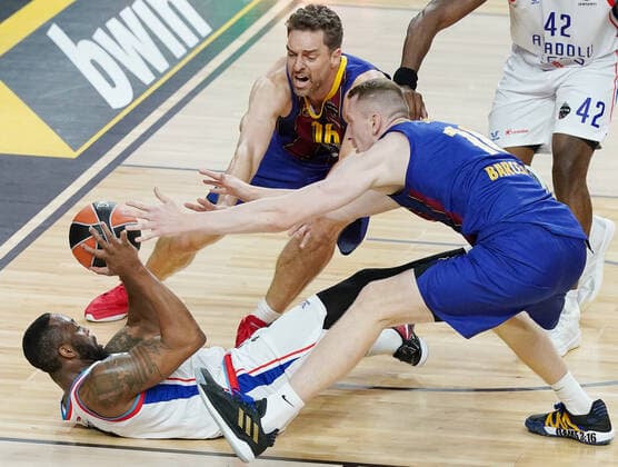 COLOGNE, GERMANY - MAY 30, 2021: Anadolu s James Anderson, Barcelona s Pau Gasol and Rolands Smits (L-R) in action in the 2020 21 Euroleague Final Four championship game between FC Barcelona, Barca and Anadolu Efes Istanbul at Lanxess Arena. Tatyana Makeyeva TASS  TS1022B6