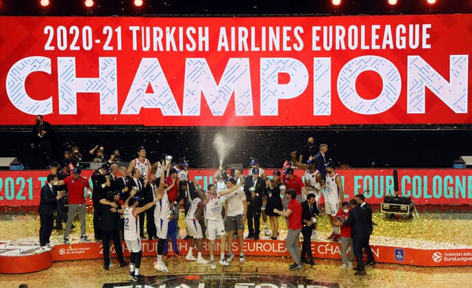 Basketball Turkish Airlines EuroLeague Final FC Barcelona Anadolu Efes Istanbul Lanxess Arena Cologne Germany 30 05 2021 Award Ceremony