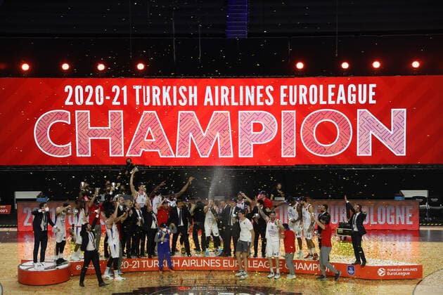 Basketball Turkish Airlines EuroLeague Final FC Barcelona Anadolu Efes Istanbul Lanxess Arena Cologne Germany 30 05 2021 Award Ceremony