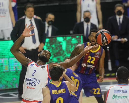 Basketball Turkish Airlines EuroLeague Final FC Barcelona Anadolu Efes Istanbul Lanxess Arena Cologne Germany 30 05 2021 Left Chris Singleton Anadolu Efes Istanbul