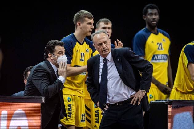 Basketball Berlin 30 05 2021 1 Bundesliga easyCredit BBL season 2020 2021 playoffs semifinals game 1 Alba Berlin ratiopharm Ulm Aito Garcia Reneses Alba Berlin, coach Israel Gonzalez Alba Berlin, assistant coach li