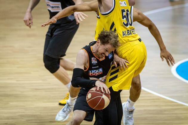 Basketball Berlin 30 05 2021 1 Bundesliga easyCredit BBL Season 2020 2021 Playoffs Semifinals Game 1 Alba Berlin ratiopharm Ulm Per Günther Ulm, No 06 Ben Lammers Alba Berlin, No 50