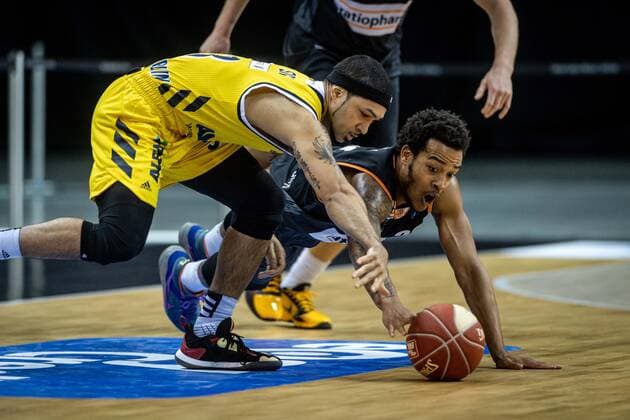 Basketball Berlin 30 05 2021 1 Bundesliga easyCredit BBL Season 2020 2021 Playoffs Semifinals Game 1 Alba Berlin ratiopharm Ulm Peyton Siva Alba Berlin, No 03 Troy Caupain Ulm, No 23