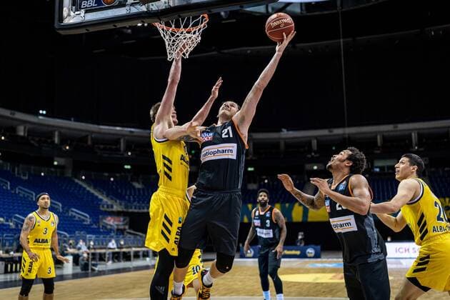 Basketball Berlin 30 05 2021 1 Bundesliga easyCredit BBL Season 2020 2021 Playoffs Semifinals Game 1 Alba Berlin ratiopharm Ulm Dylan Osetkowski Ulm, No 21 Ben Lammers Alba Berlin, No 50