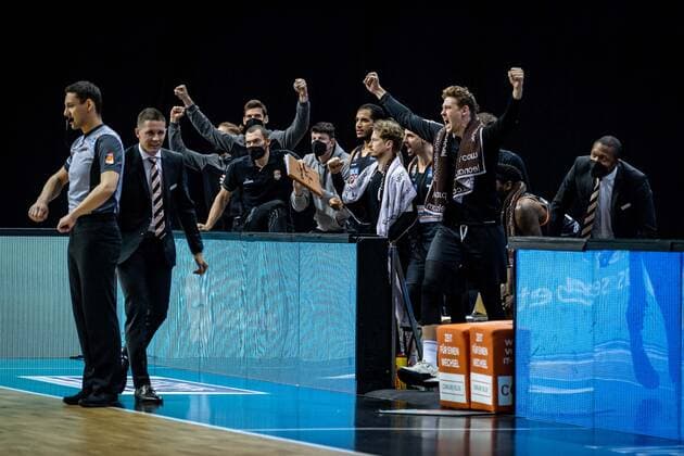 Basketball Berlin 30 05 2021 1 Bundesliga easyCredit BBL season 2020 2021 playoffs semifinals game 1 Alba Berlin ratiopharm Ulm cheering Ulm on victory Patrick Heckmann Ulm, No 33 Jaka Lakovic Ulm, coach and other