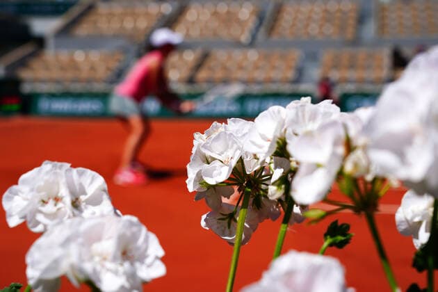 Mandatory Credit: Photo by Javier Garcia BPI Shutterstock (11977038cz) Flowers courtside as Iga Swiatek plays her first round match French Open Tennis, Day Two, Roland Garros, Paris, France - 31 May 2021 French Open Tennis, Day Two, Roland Garros, Paris, France - 31 May 2021  Copyright: xJavierxGarcia BPI Shutterstockx 11977038cz