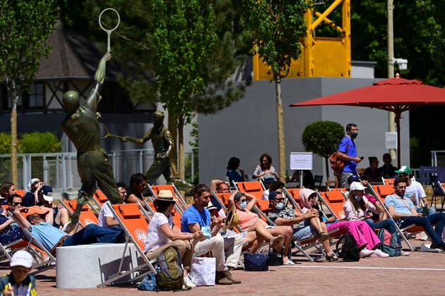 Ambiance Roland Garros - Place des Mousquetaires TENNIS : Internationaux de France Roland Garros 2021 - Paris - 31 05 2021 JBAutissier Panoramic 