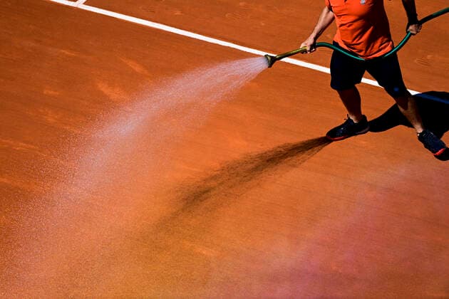 Arrosage du court - Arc en Ciel TENNIS : Internationaux de France Roland Garros 2021 - Paris - 31 05 2021 JBAutissier Panoramic 