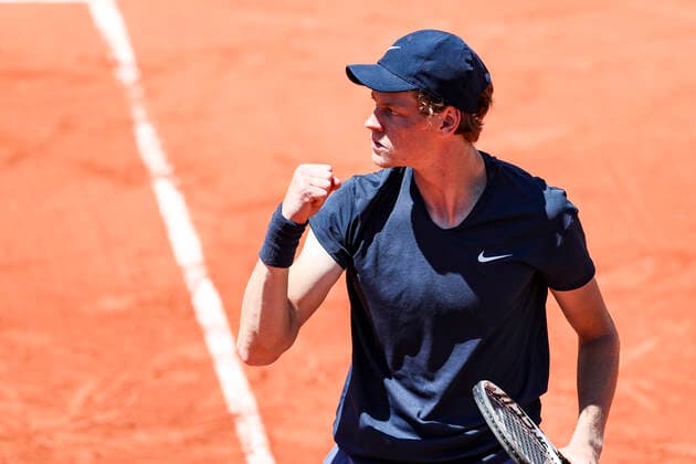 TENNIS - French Open 2021 PARIS,FRANCE,31.MAY.21 - TENNIS - ATP, Tennis Herren World Tour, French Open, Roland Garros, Grand Slam. Image shows the rejoicing of Jannik Sinner (ITA).  GEPAxpictures xPatrickxSteiner
