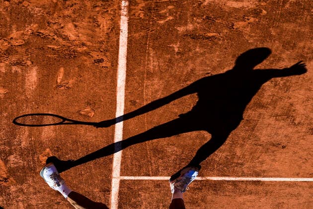 Ombre de Roger Federer (Sui) TENNIS : Internationaux de France Roland Garros 2021 - Paris - 31 05 2021 JBAutissier Panoramic 