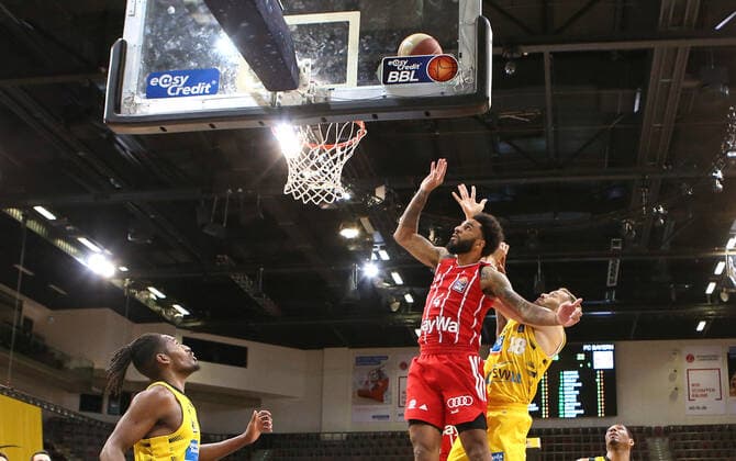 31 05 2021, Germany, Ludwigsburg, Basketball easyCredit BBL Bundesliga, Play off Semi Final, Game 2 MHP RIESEN Ludwigsburg vs FC Bayern Munich Basketball v l Dennis Seeley FC , Jonas Wohlfahrt Bottermann MHP